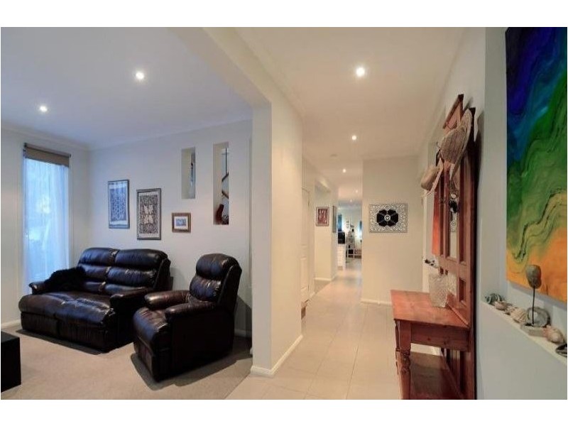 34 Kilburn Place, Pakenham VIC 3810
