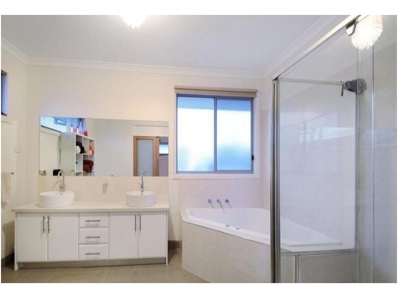 34 Kilburn Place, Pakenham VIC 3810