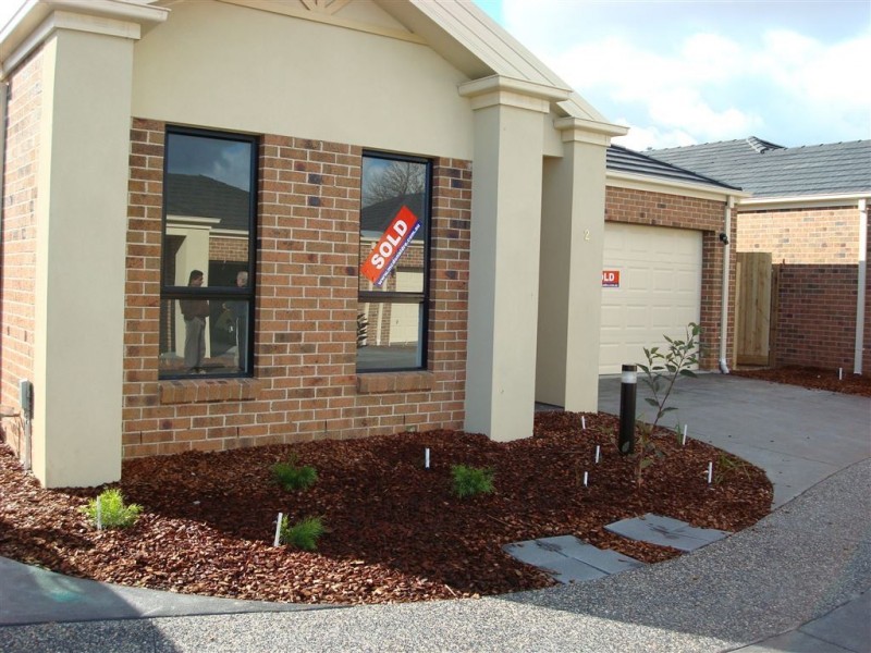 2/13 Golden Grove, Springvale South VIC 3172