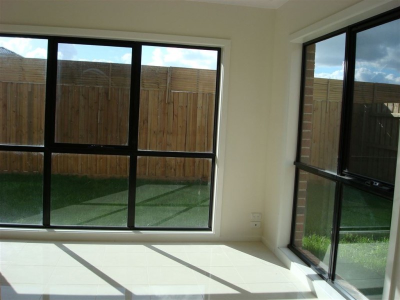 2/13 Golden Grove, Springvale South VIC 3172