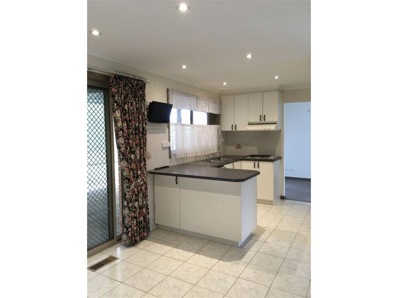 2/6 Clark Court, Berwick VIC 3806