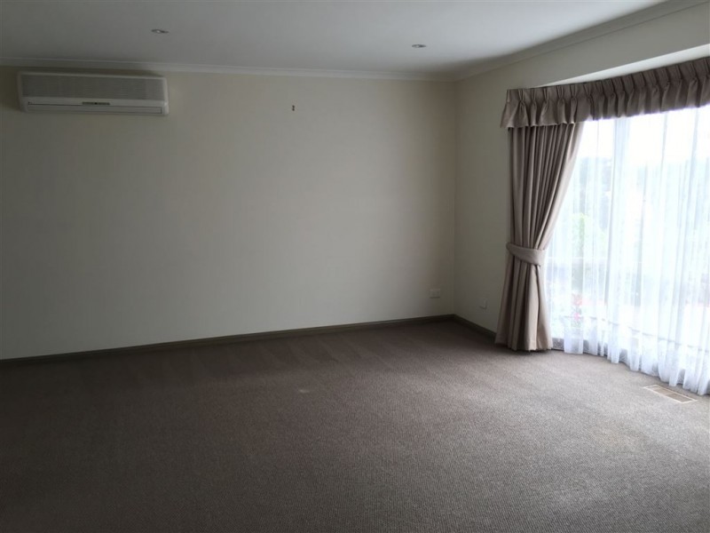 2/6 Clark Court, Berwick VIC 3806