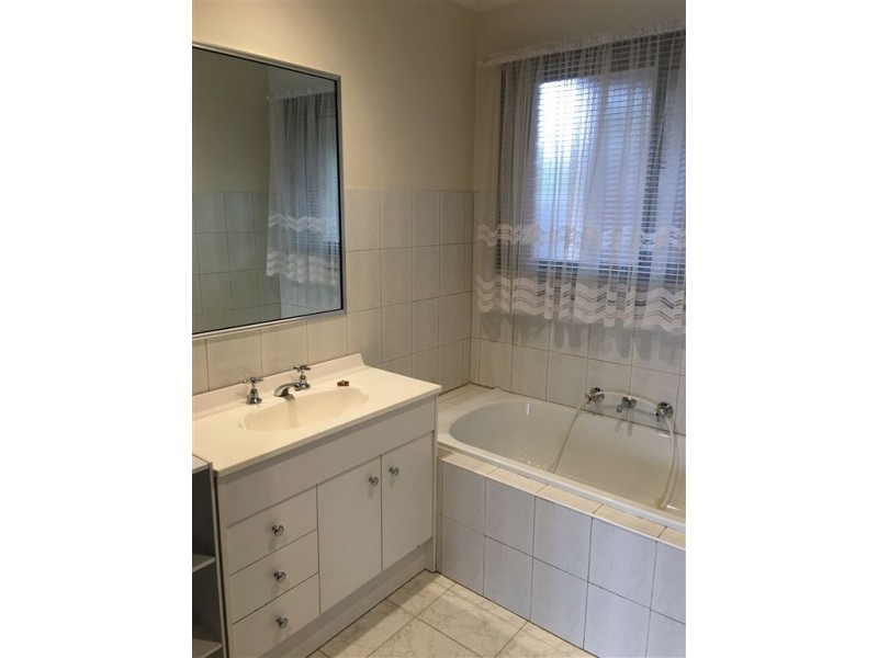 2/6 Clark Court, Berwick VIC 3806