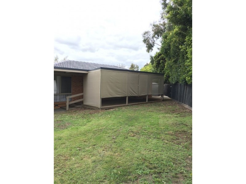 2/6 Clark Court, Berwick VIC 3806