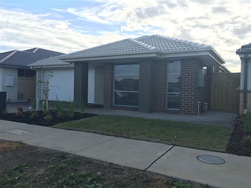 33 Leyland Drive, Narre Warren South VIC 3805