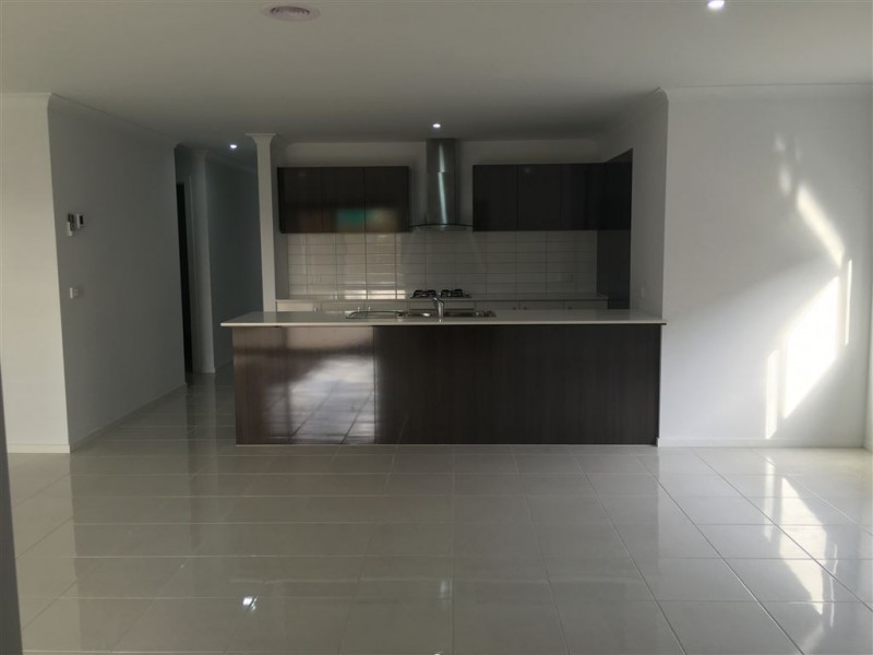 33 Leyland Drive, Narre Warren South VIC 3805