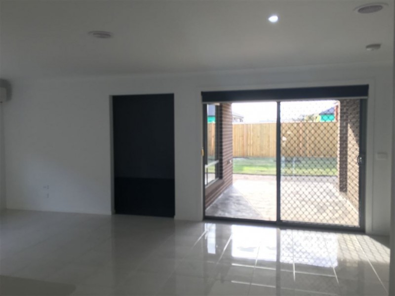 33 Leyland Drive, Narre Warren South VIC 3805