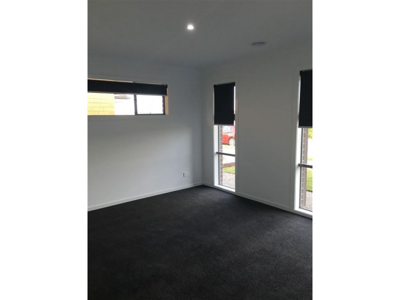 33 Leyland Drive, Narre Warren South VIC 3805