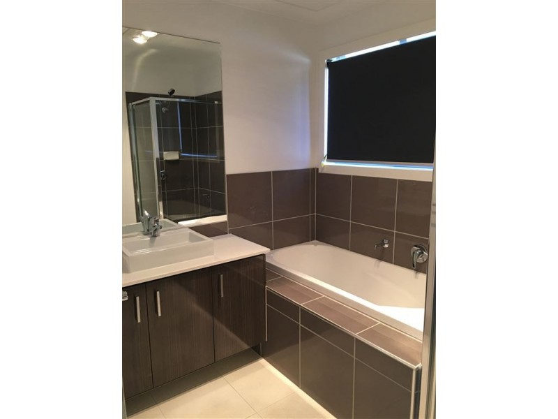 33 Leyland Drive, Narre Warren South VIC 3805