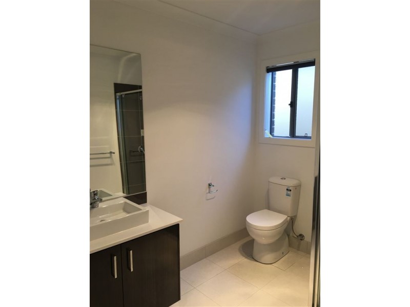 33 Leyland Drive, Narre Warren South VIC 3805