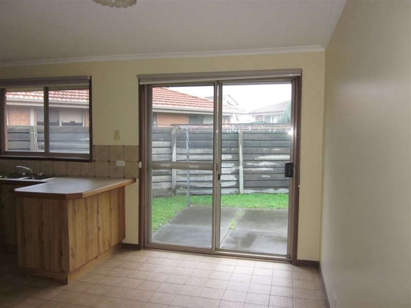 8/2 Cunningham Place, Oakleigh South VIC 3167