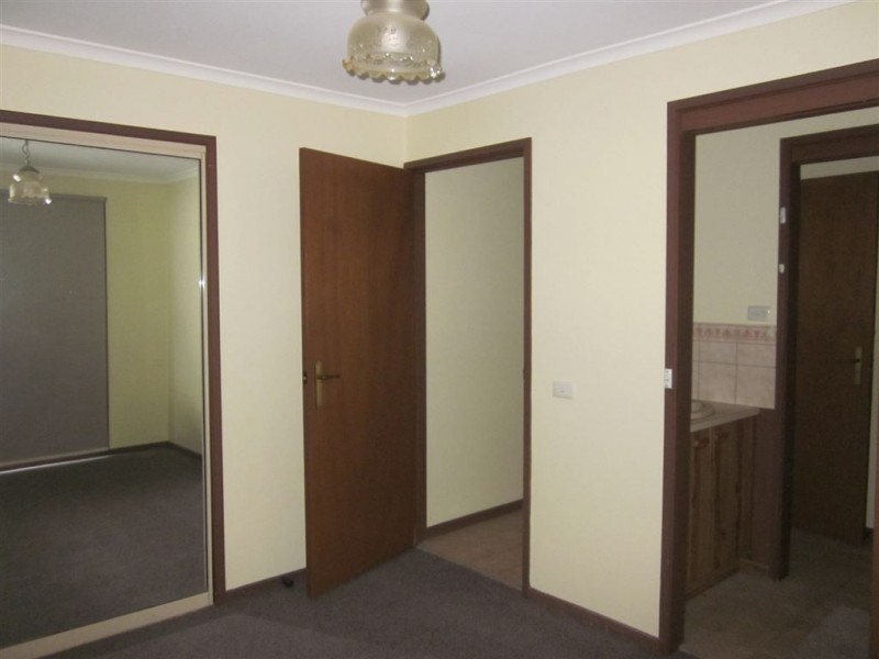 8/2 Cunningham Place, Oakleigh South VIC 3167