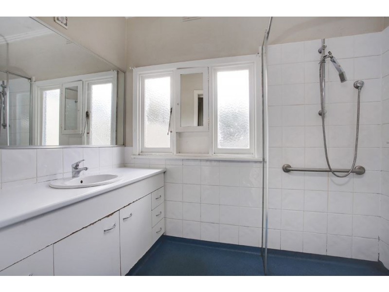 63 Edinburgh Street, Clayton VIC 3168