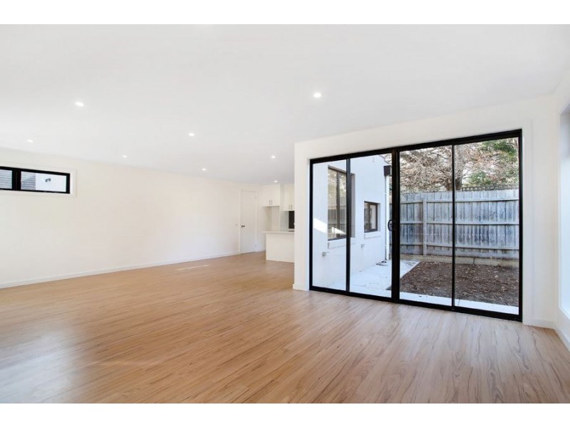 2/8 Black Street, Oakleigh East VIC 3166