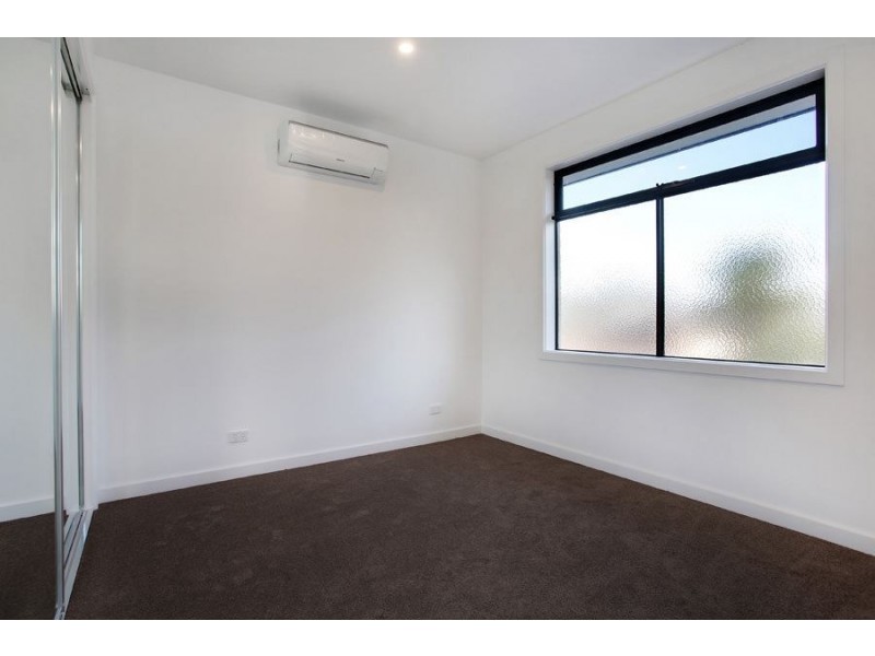 2/8 Black Street, Oakleigh East VIC 3166