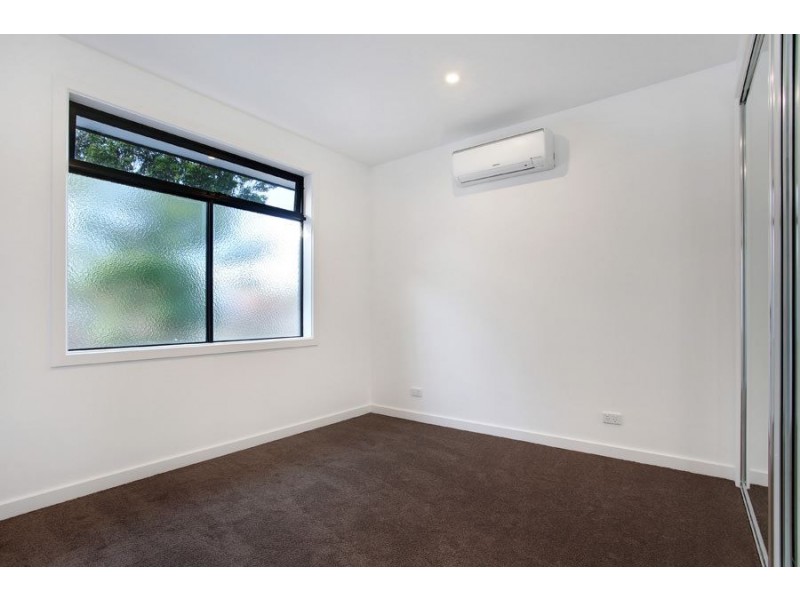 2/8 Black Street, Oakleigh East VIC 3166