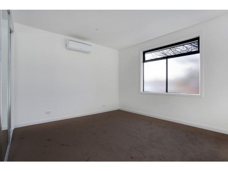 2/8 Black Street, Oakleigh East VIC 3166