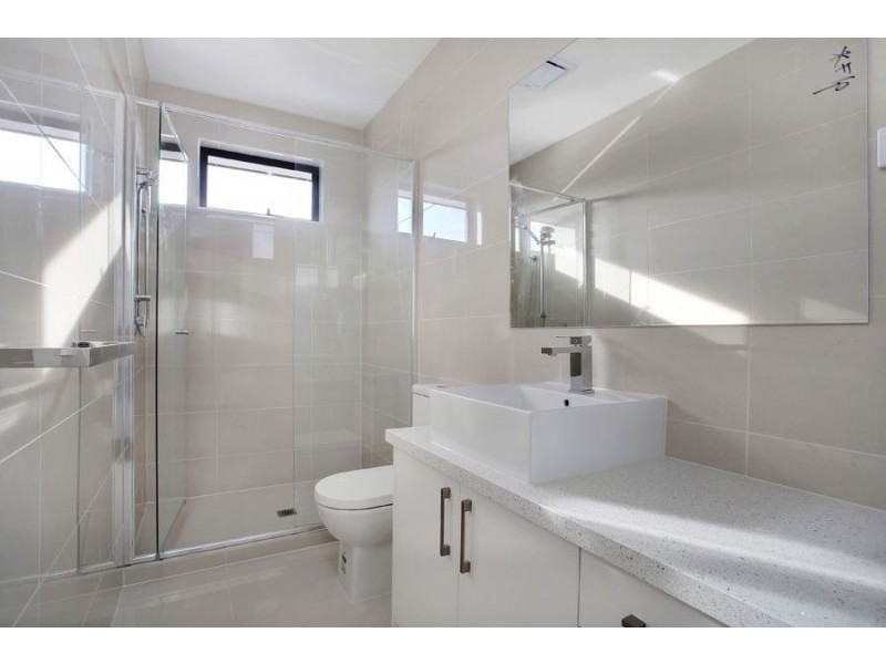 2/8 Black Street, Oakleigh East VIC 3166