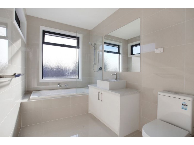 2/8 Black Street, Oakleigh East VIC 3166