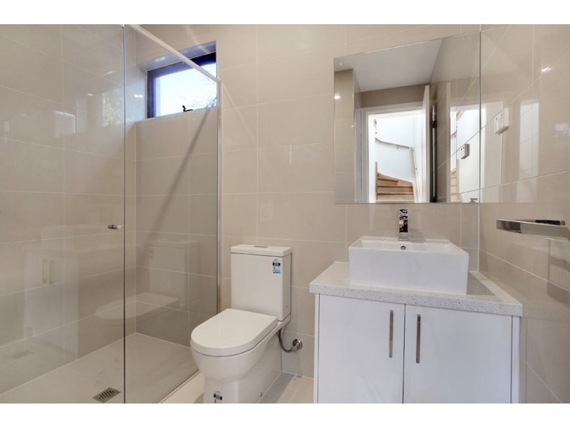 2/8 Black Street, Oakleigh East VIC 3166