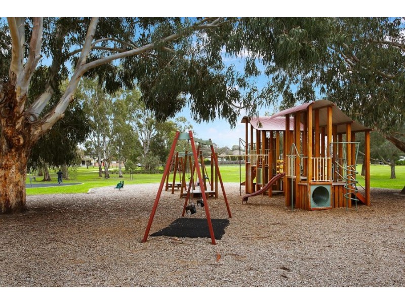 14 Simon Street, Clayton South VIC 3169