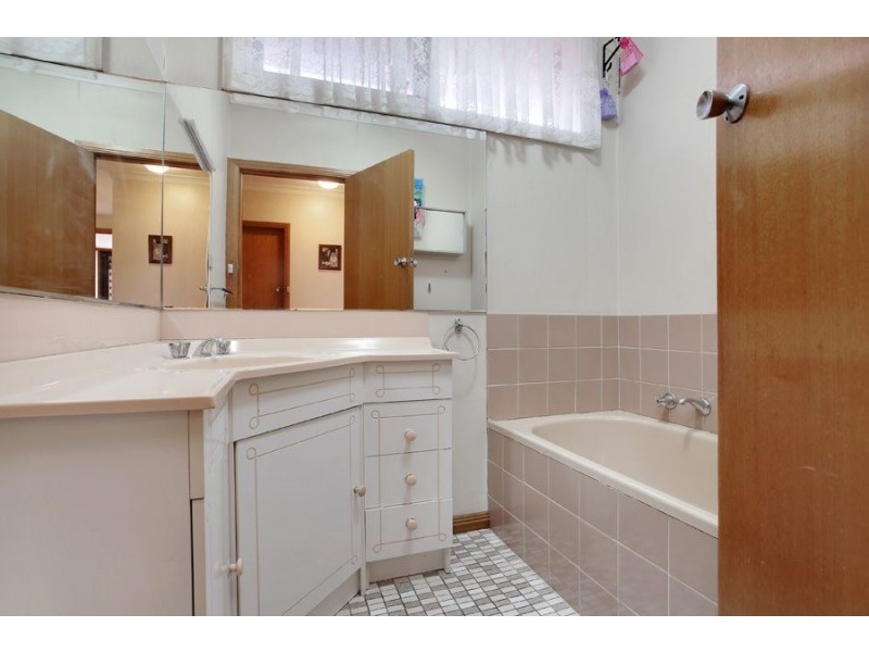 14 Simon Street, Clayton South VIC 3169