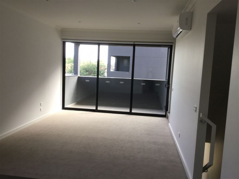 33/163 Carinish Road, Clayton VIC 3168