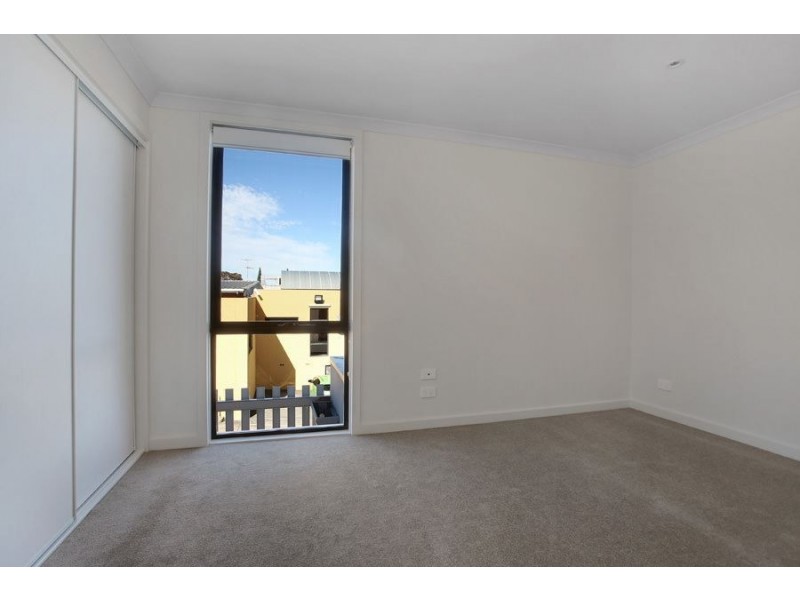 32/163 Carinish Road, Clayton VIC 3168