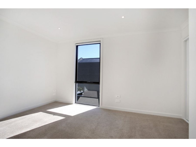 32/163 Carinish Road, Clayton VIC 3168