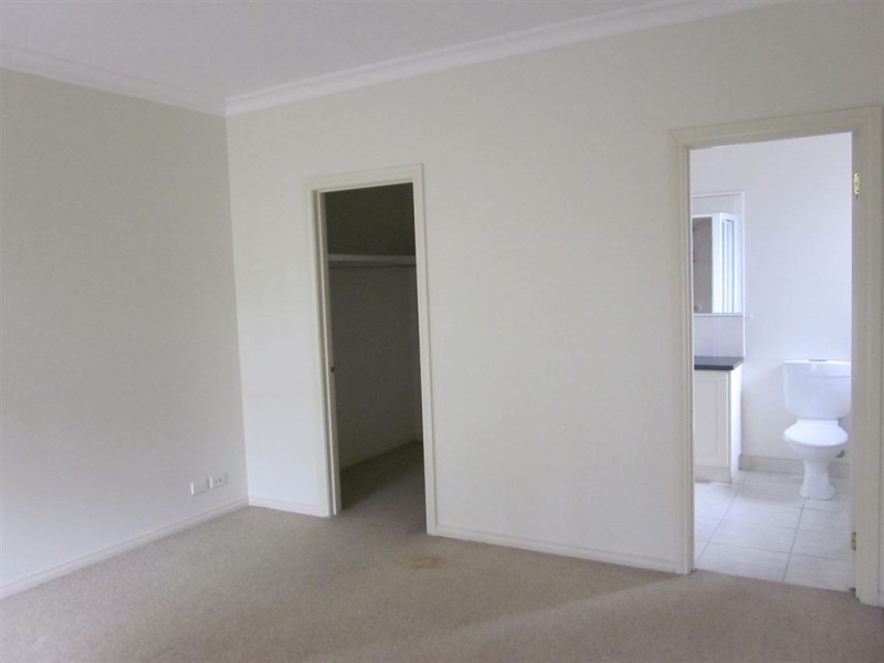 2/9 Madeleine Road, Clayton VIC 3168