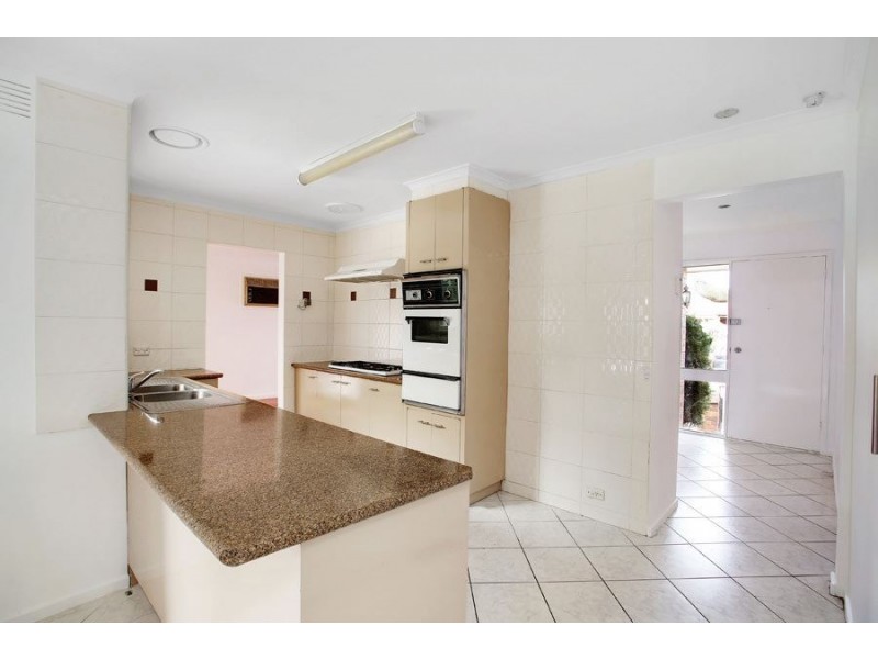 28 Glenelg Drive, Clayton South VIC 3169