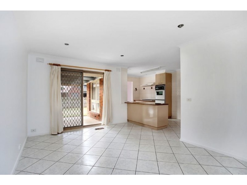 28 Glenelg Drive, Clayton South VIC 3169