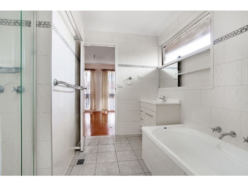 28 Glenelg Drive, Clayton South VIC 3169