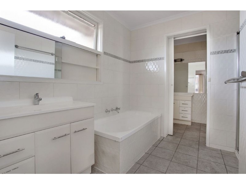 28 Glenelg Drive, Clayton South VIC 3169