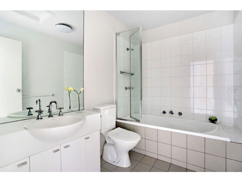 8 Shady Mews, Clayton VIC 3168