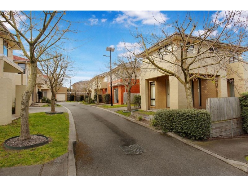 8 Shady Mews, Clayton VIC 3168