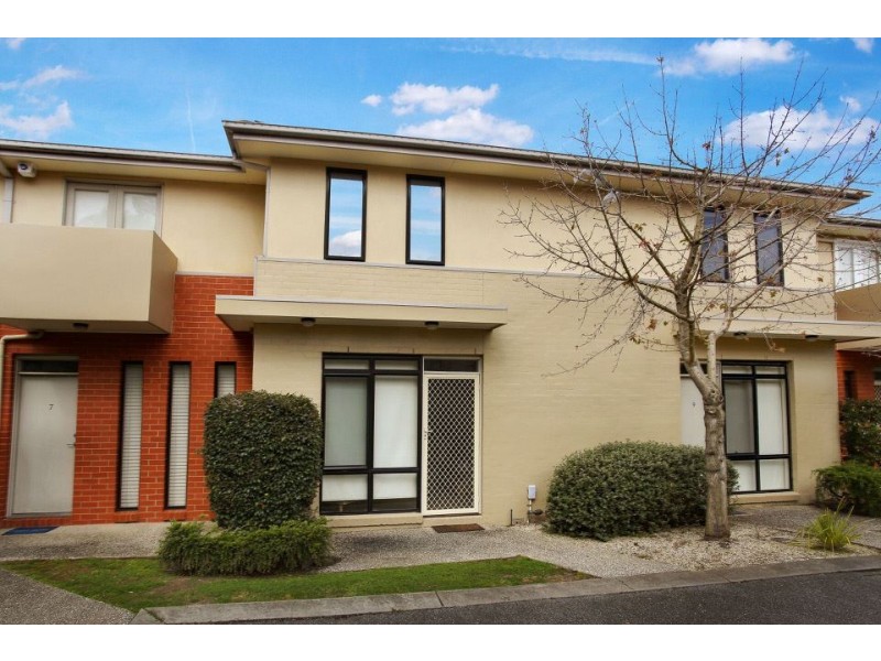 8 Shady Mews, Clayton VIC 3168