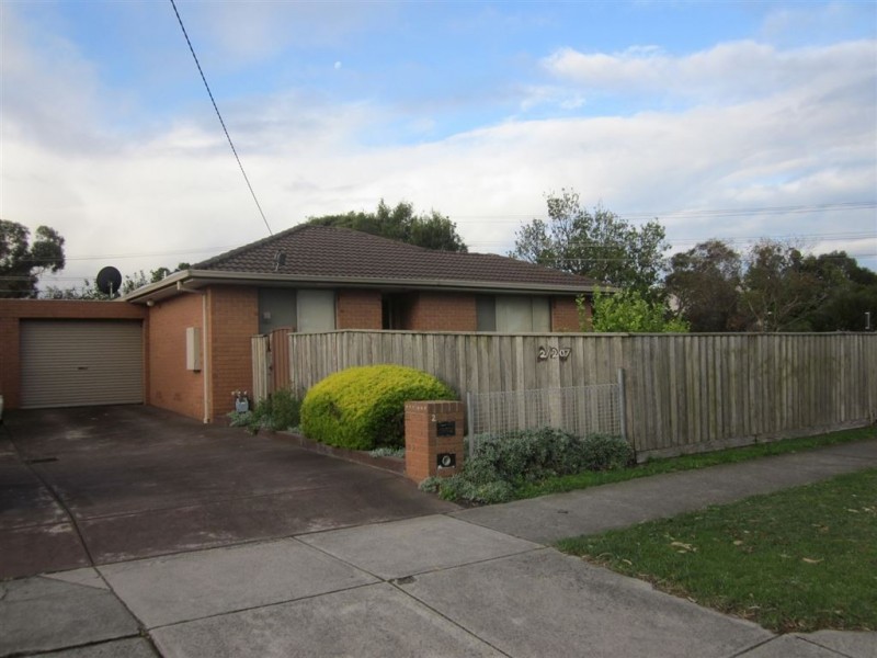 2/207 Carinish Road, Clayton VIC 3168