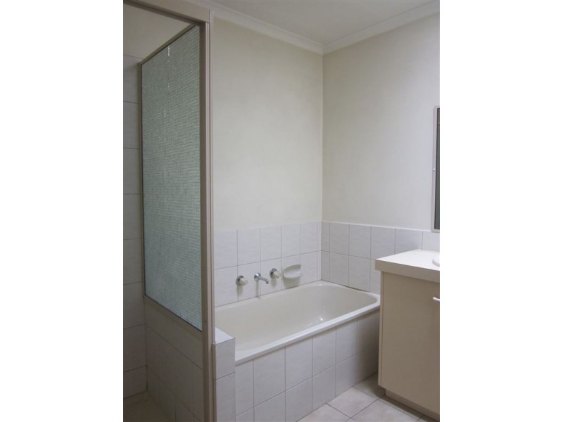 2/207 Carinish Road, Clayton VIC 3168