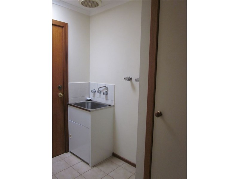 2/207 Carinish Road, Clayton VIC 3168