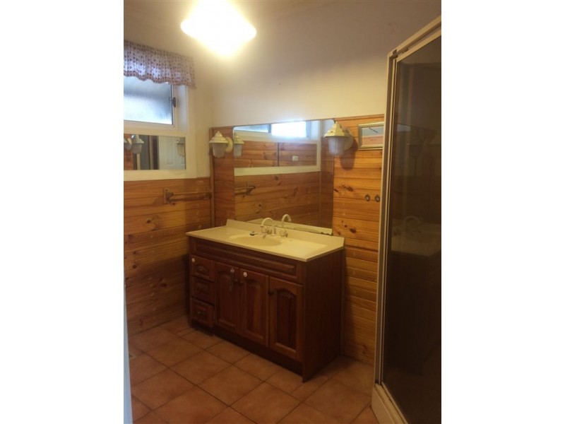 4 Luton Place, Clayton South VIC 3169