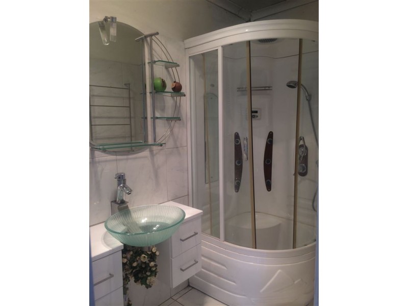 4 Luton Place, Clayton South VIC 3169