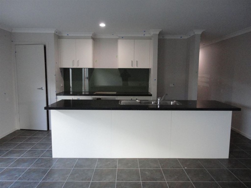 8 Shorey Place, Cranbourne West VIC 3977