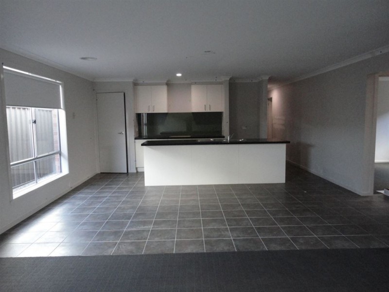 8 Shorey Place, Cranbourne West VIC 3977