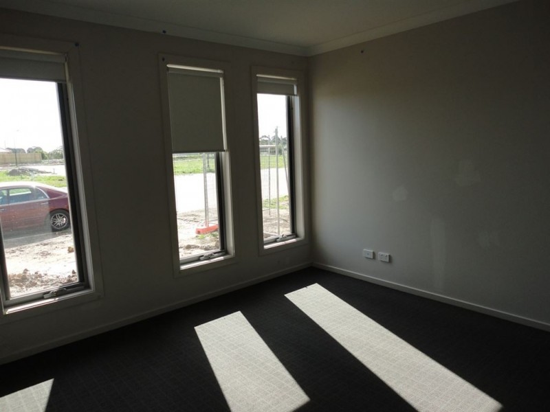 8 Shorey Place, Cranbourne West VIC 3977