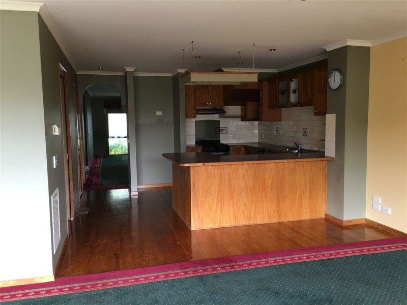 10 Tarrangower Place, Berwick VIC 3806