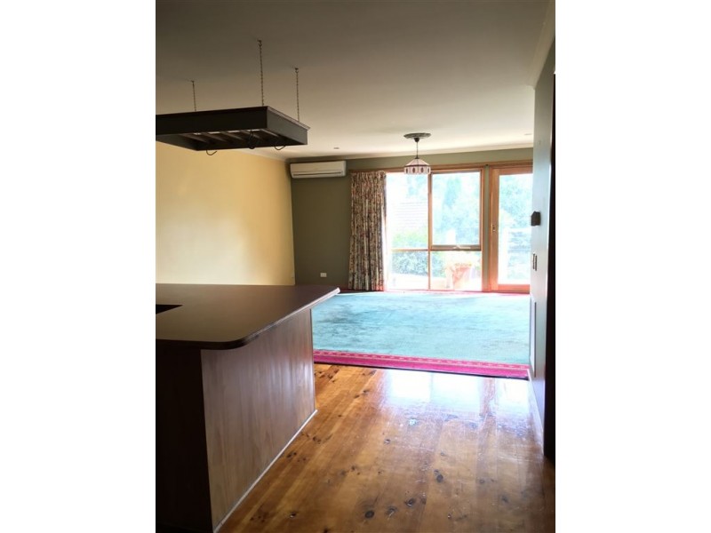 10 Tarrangower Place, Berwick VIC 3806