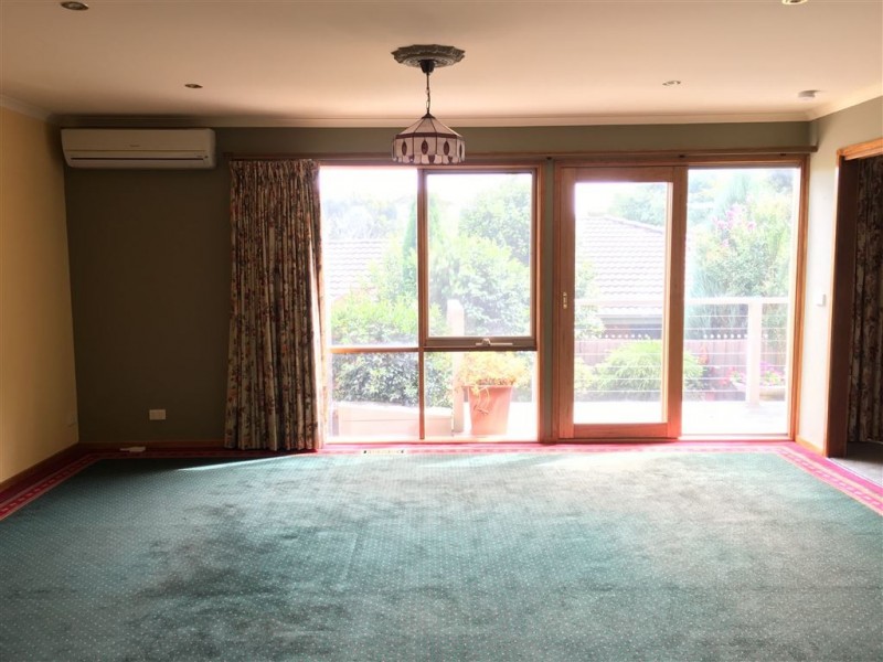 10 Tarrangower Place, Berwick VIC 3806