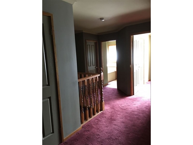 10 Tarrangower Place, Berwick VIC 3806