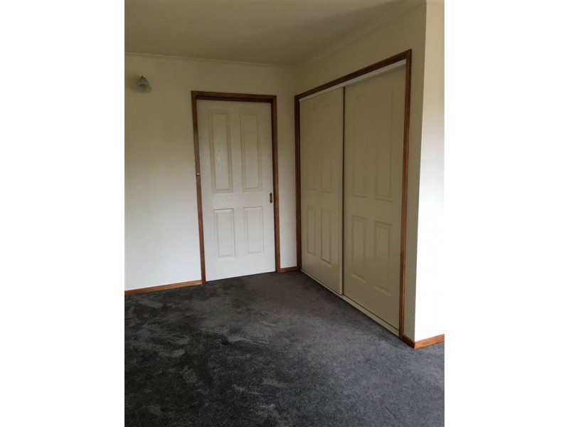 10 Tarrangower Place, Berwick VIC 3806